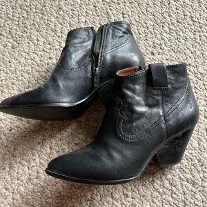 ALMOST NEW FRYE Reina bootie